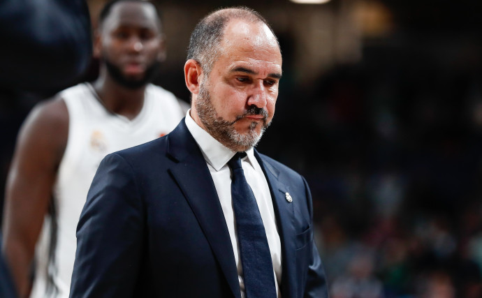 Chus Mateo keeps it classy after loss: 'We never complain about refs post-game'