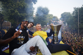 Fenerbahce celebrate EuroLeague title with festive city parade